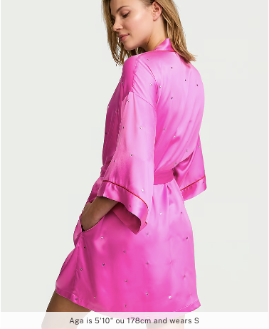 Peignoir court en satin glacé à motif cœurs goutte de rosée