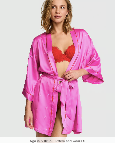 Peignoir court en satin glacé à motif cœurs goutte de rosée